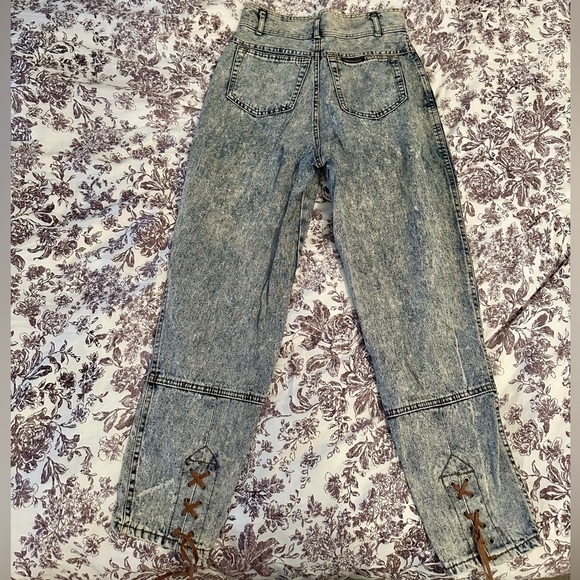 Vintage London London High-Waisted Acid Wash Jeans - Picture 9 of 16